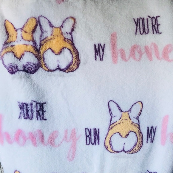 Milly You’re My Honey Bun Corgi Plush Blanket - Picture 4 of 8